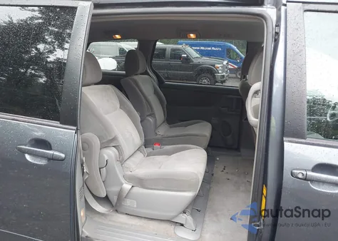 2010 Toyota Sienna Le from USA, damaged, VIN 5TDKK4CC1AS303576